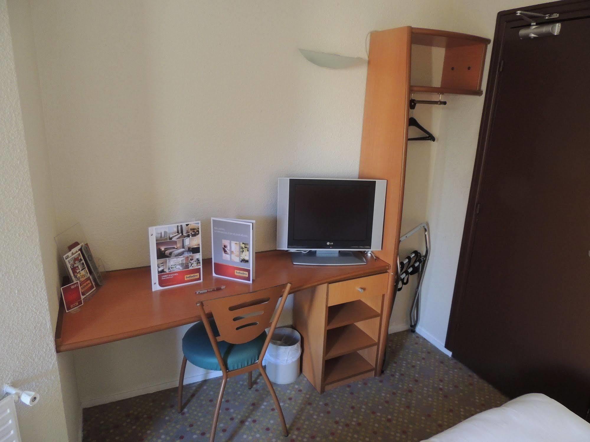 Ibis Budget Saint-Ouen-L'Aumone Eksteriør billede